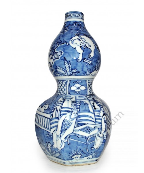 1467 A B&W gourd shape vase with figures